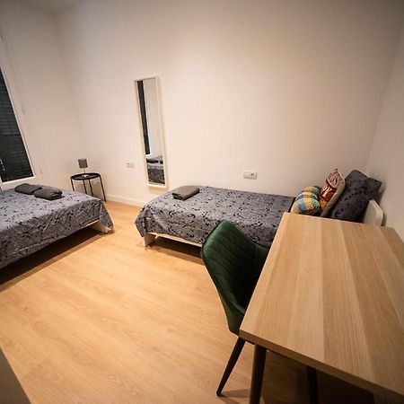 By Universitat Rooms Barcelona Luaran gambar