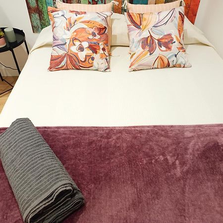 By Universitat Rooms Barcelona Luaran gambar