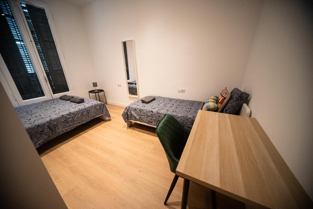 By Universitat Rooms Barcelona Luaran gambar