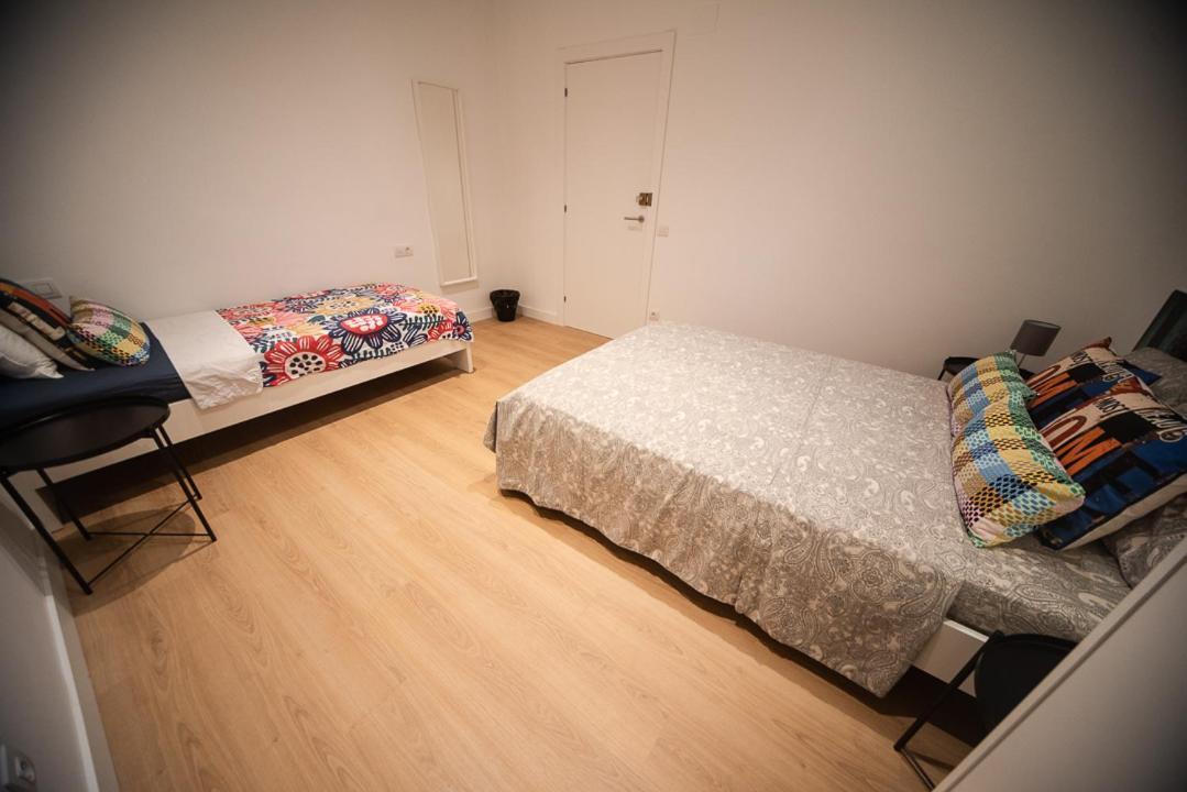 By Universitat Rooms Barcelona Luaran gambar