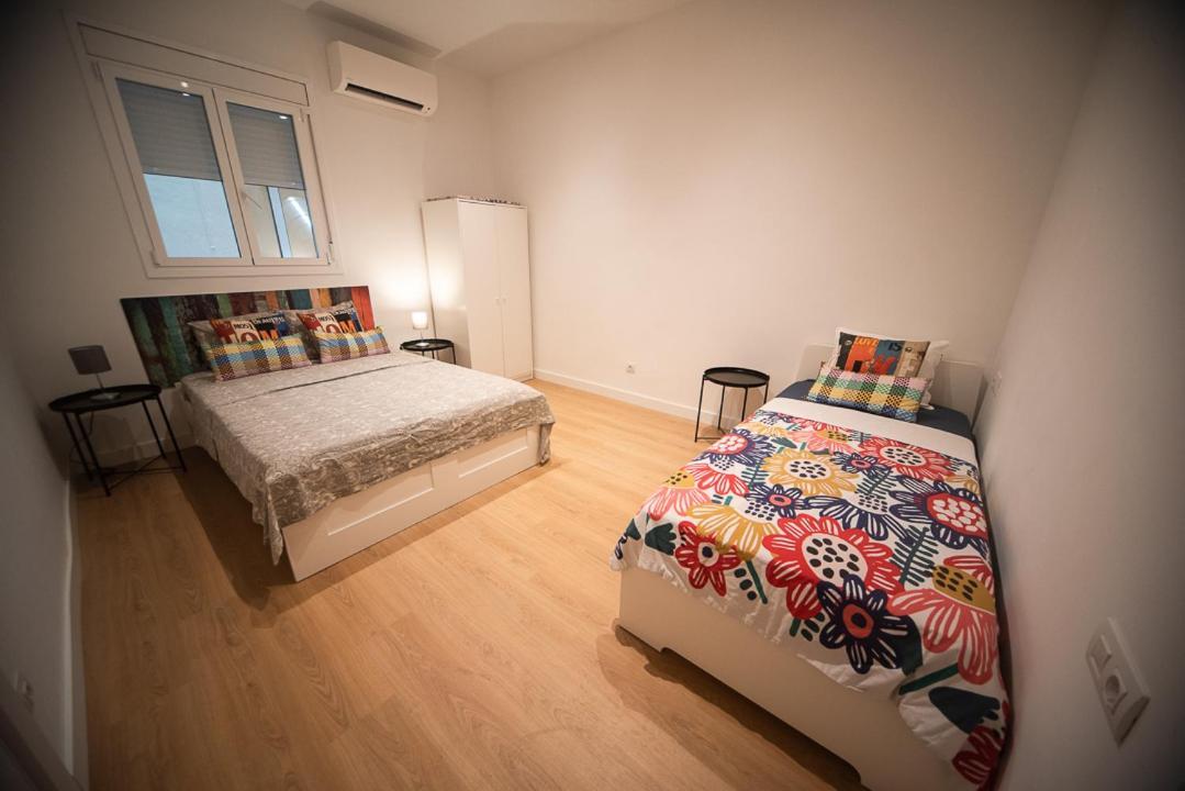 By Universitat Rooms Barcelona Luaran gambar