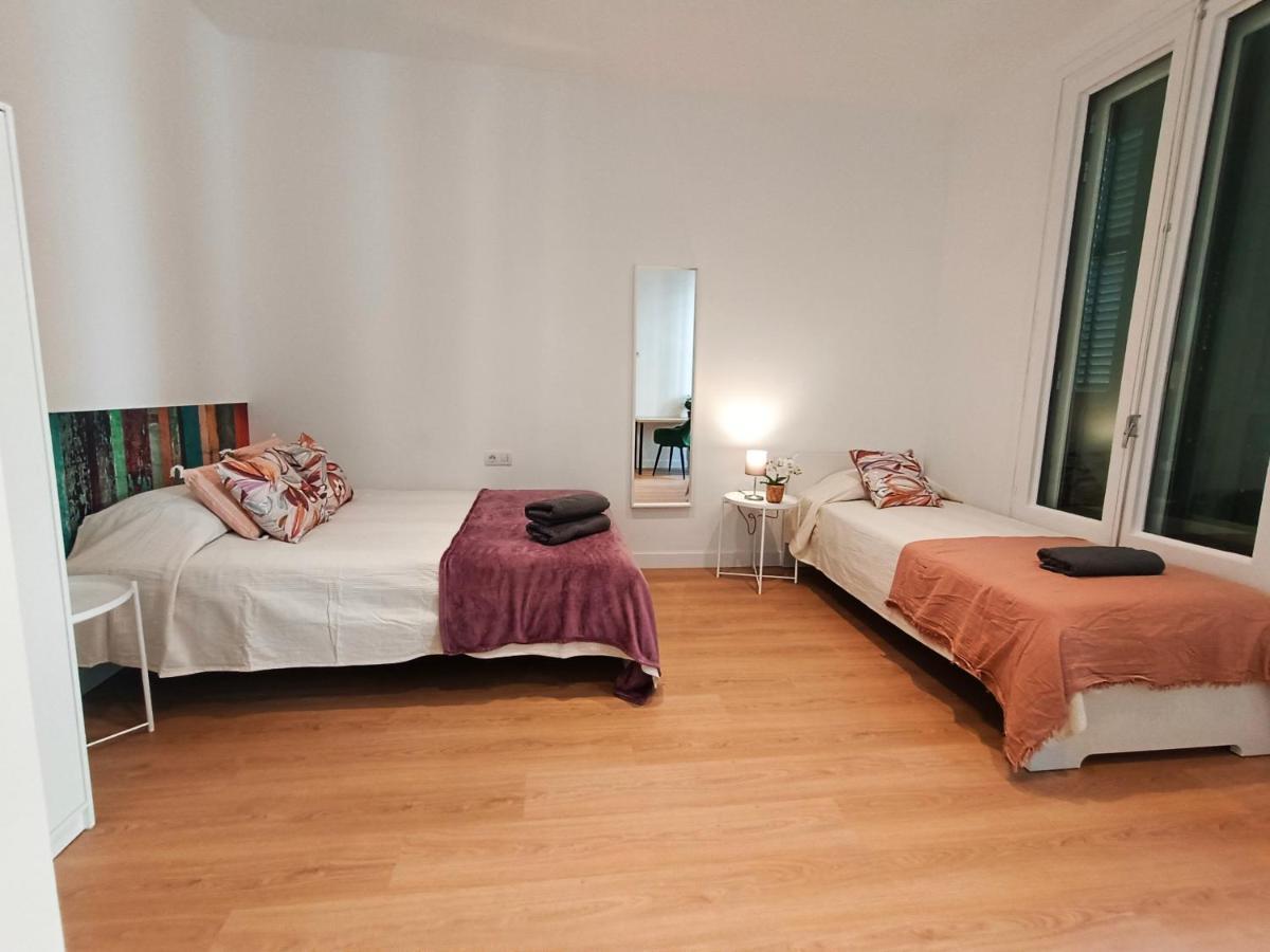 By Universitat Rooms Barcelona Luaran gambar