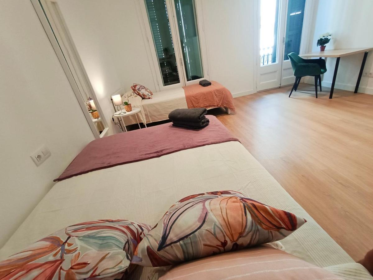 By Universitat Rooms Barcelona Luaran gambar