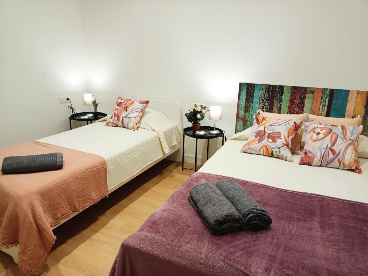 By Universitat Rooms Barcelona Luaran gambar