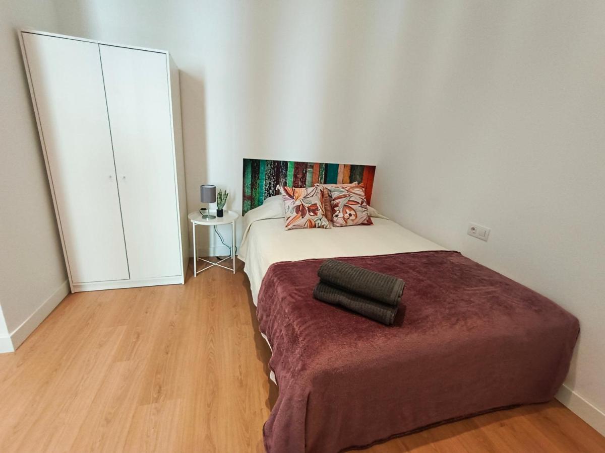 By Universitat Rooms Barcelona Luaran gambar