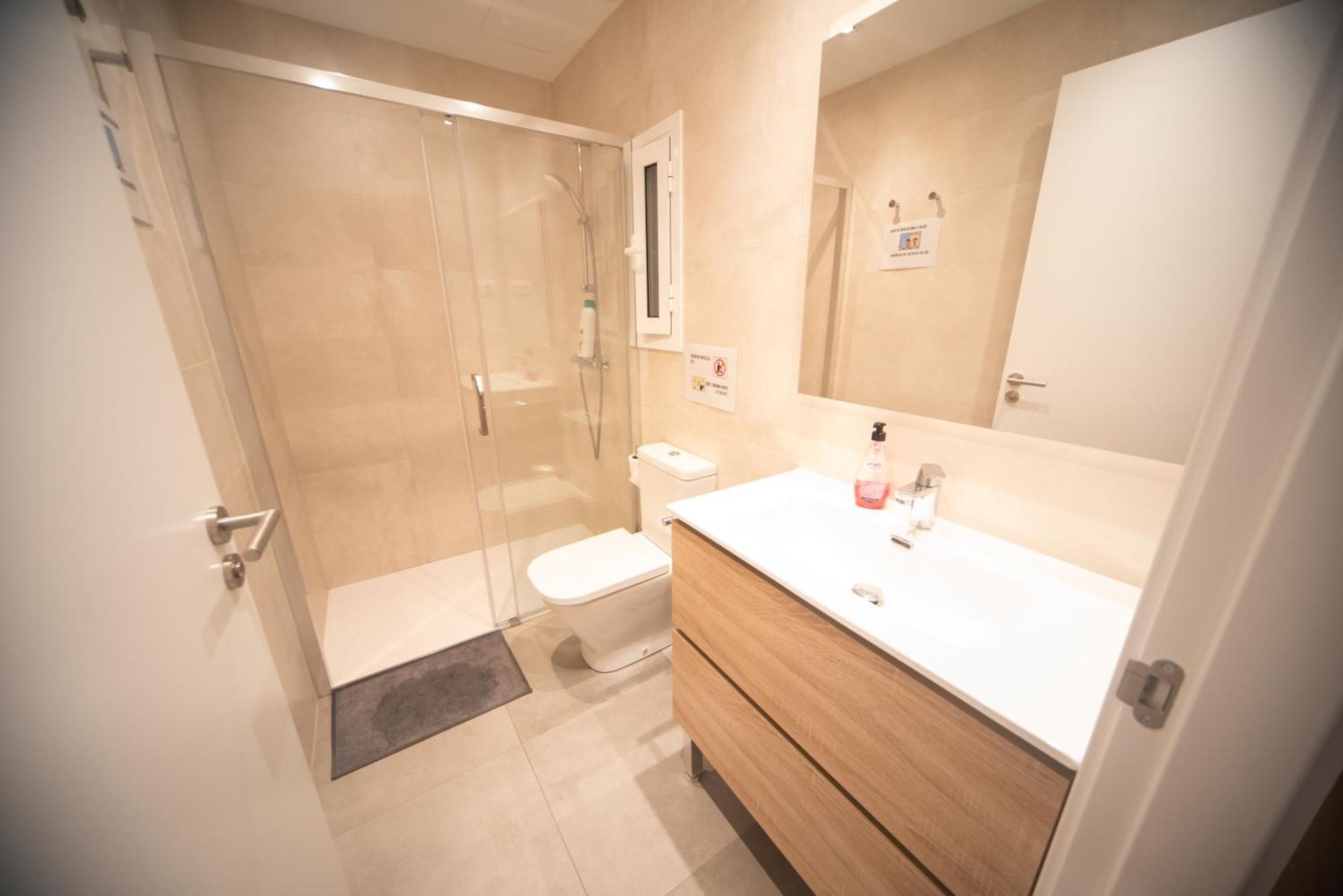 By Universitat Rooms Barcelona Luaran gambar