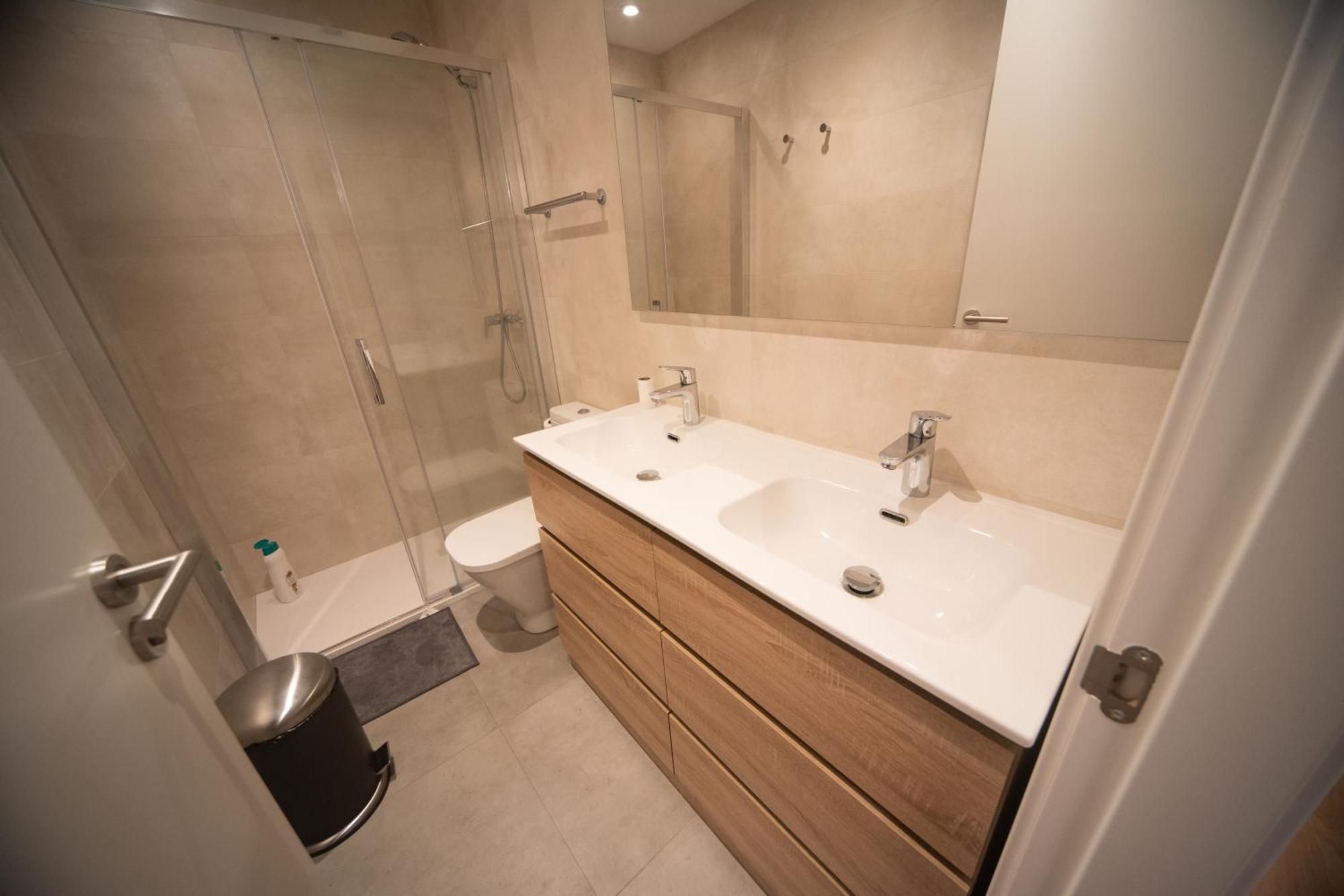 By Universitat Rooms Barcelona Luaran gambar
